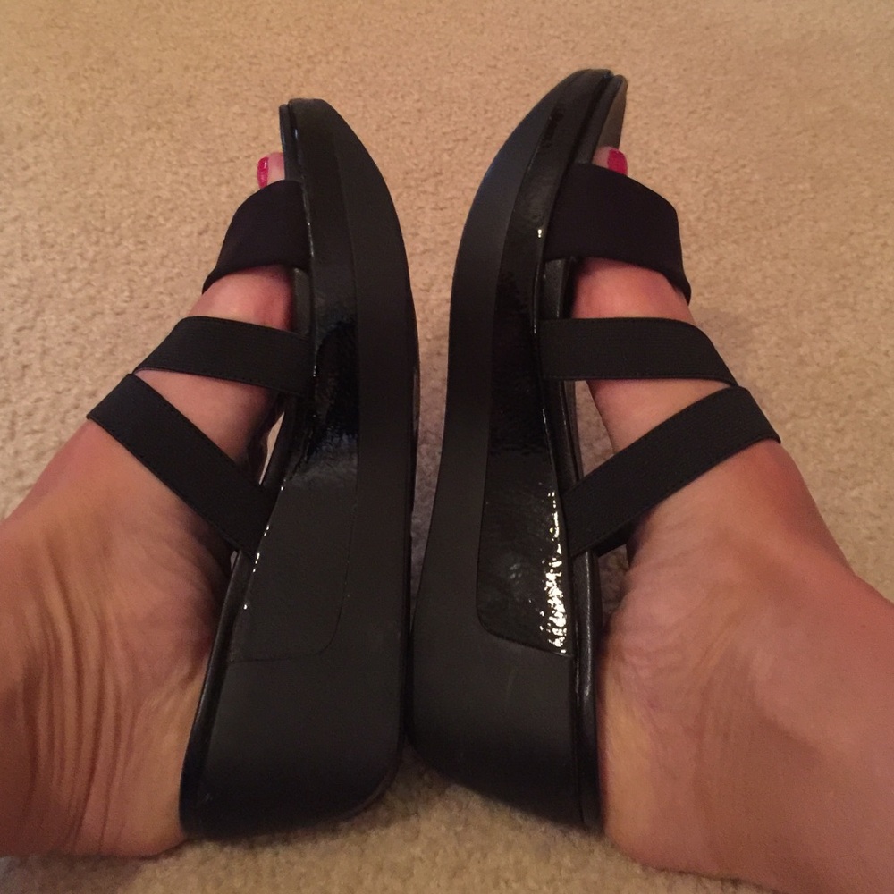 Kenneth Cole Reaction Strappy Black Sandals